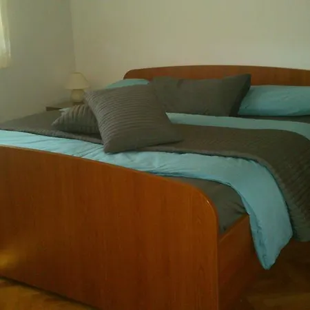 לינה וארוחת בוקר Pansion Margerita