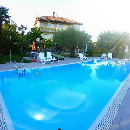 Pansion Margerita Couette-café 3*