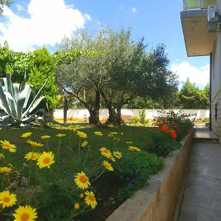 לינה וארוחת בוקר Pansion Margerita